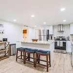 Large Gorgeous House * Patio W/ Outdoor Dining