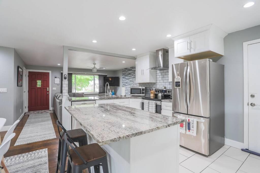 Apartment Large Gorgeous House * Patio W/ Outdoor Dining